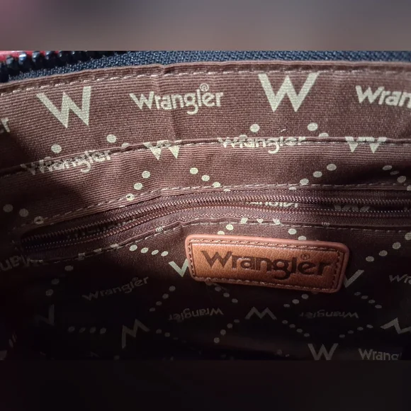 Wrangler Vibrant Red Bag With Crossbody Strap - Picture 9 of 12